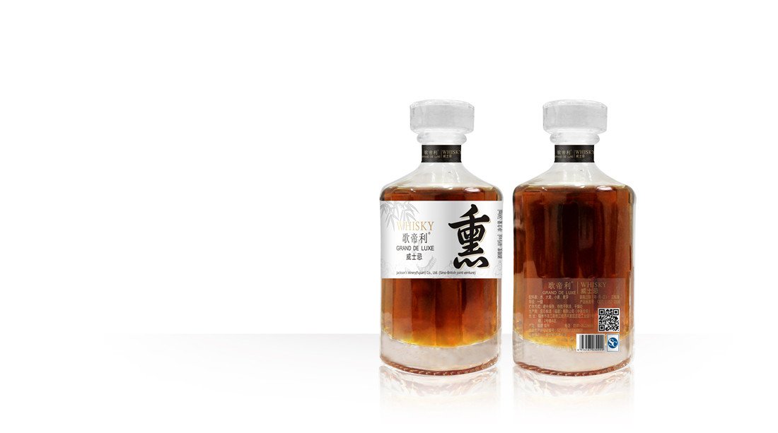 Grand De Luxe whisky bottle